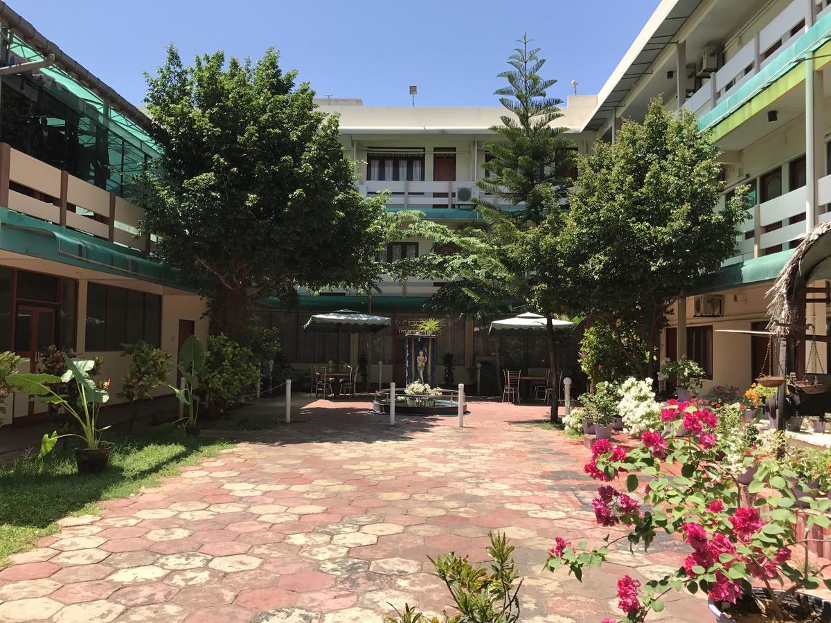 Gnaanams Hotel And Restaurant Джафна Экстерьер фото